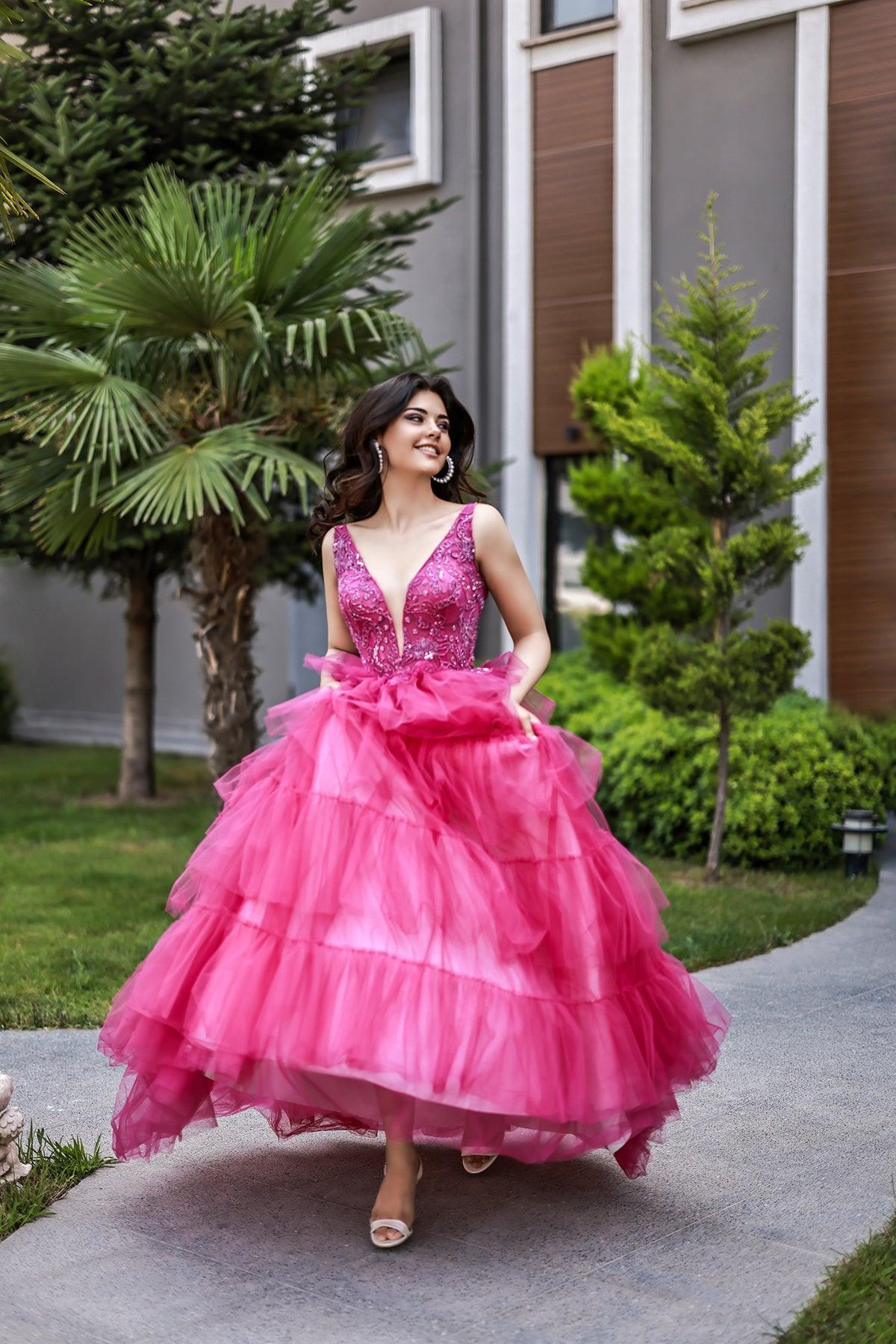 Lenora Derin V Yaka Kat Kat Etekli Abiye Elbise - The Bride's Bliss