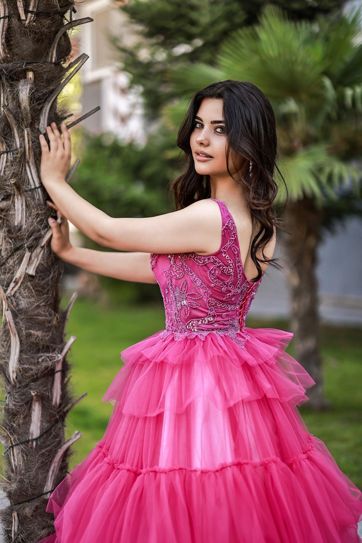 Lenora Derin V Yaka Kat Kat Etekli Abiye Elbise - The Bride's Bliss