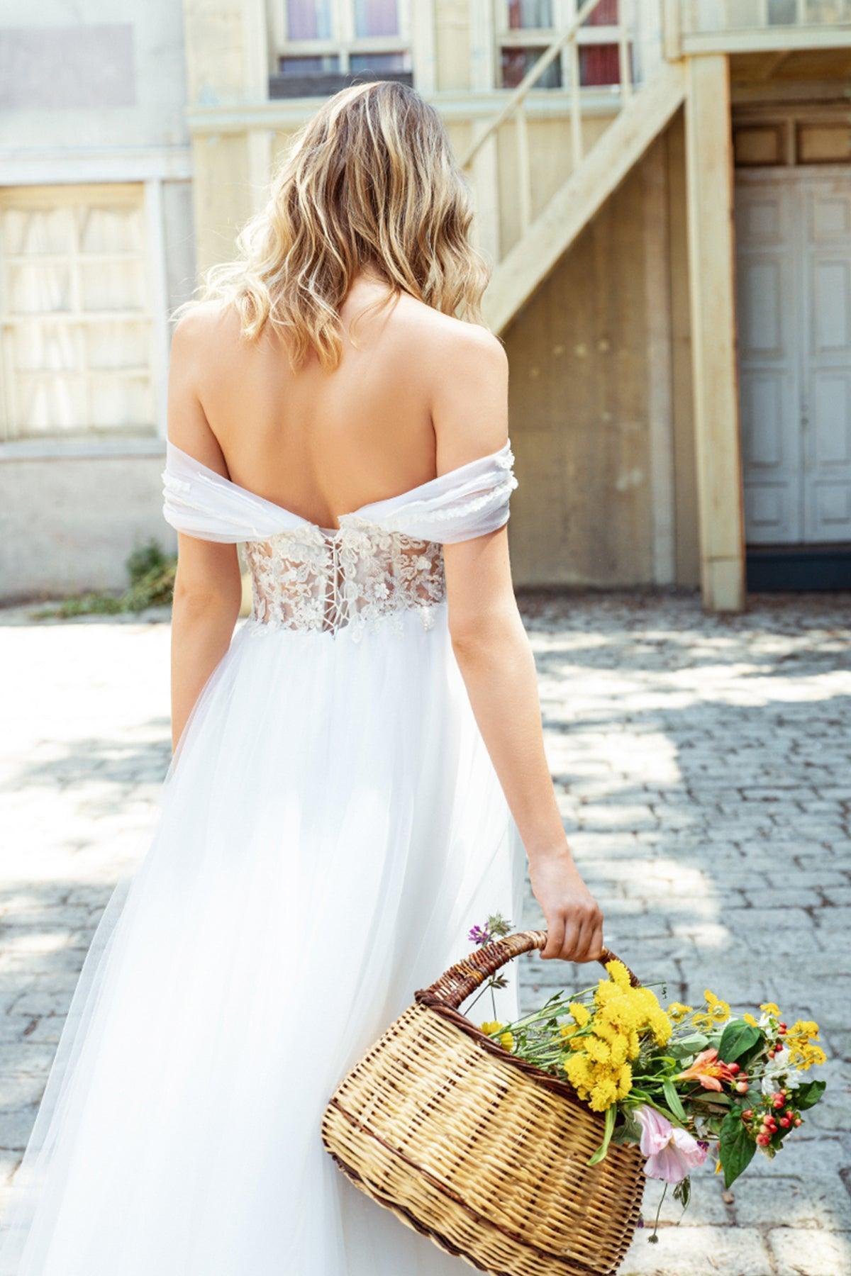 Bia Drapeli Kayık Yaka Düz Kesim Gelinlik - The Bride's Bliss