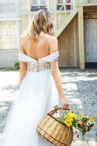 Bia Drapeli Kayık Yaka Düz Kesim Gelinlik - The Bride's Bliss