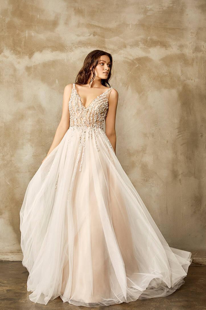 First Design V Yaka Sade A Kesim Gelinlik - The Bride's Bliss