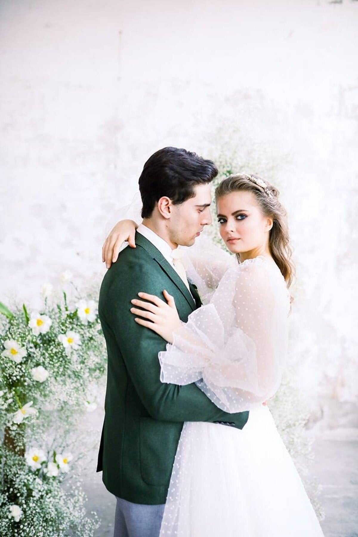 Karen Puan Drapeli Balon Kol A Kesim Gelinlik - The Bride's Bliss